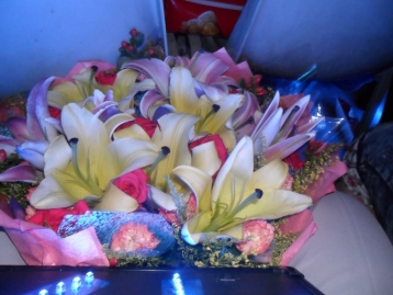 2011年7月15日。秋哥广州演唱会上，秋兰要送给秋哥的花